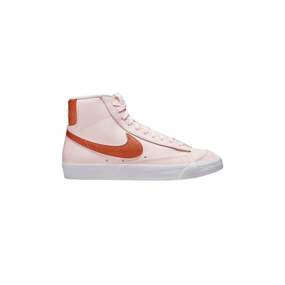 Women's Blazer Mid '77
Nike - Size 7.5 -Brand New